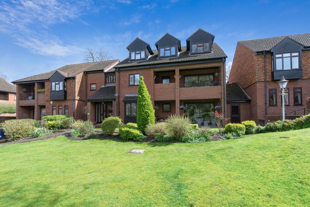 2 bed flat for sale in Snells Wood Court, Little Chalfont, Amersham HP7, £750,000 Zoopla