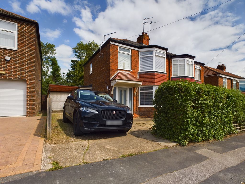 3 bed semidetached house for sale in Fairfield Avenue, Kirkella HU10