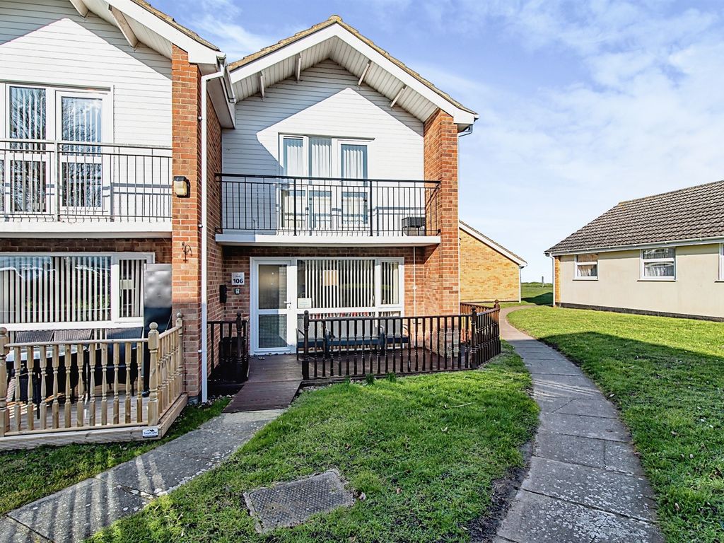 3 bed mobile/park home for sale in The Street, Corton, Lowestoft NR32