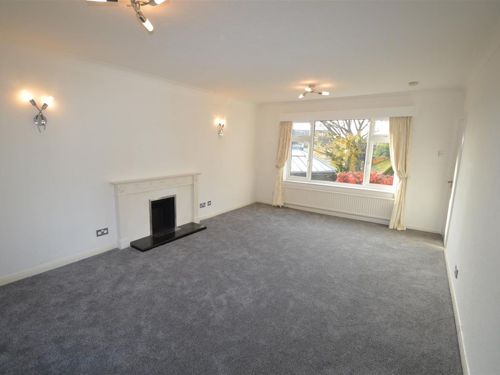 4 bed property to rent in Hurstbourne Gardens, Barking IG11, £2,400 pcm