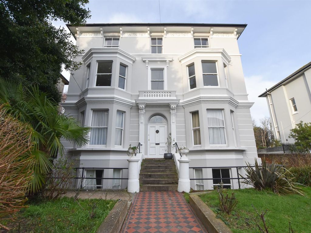 3 bed flat to rent in Pevensey Road, St. LeonardsOnSea TN38, £1,800 pcm Zoopla