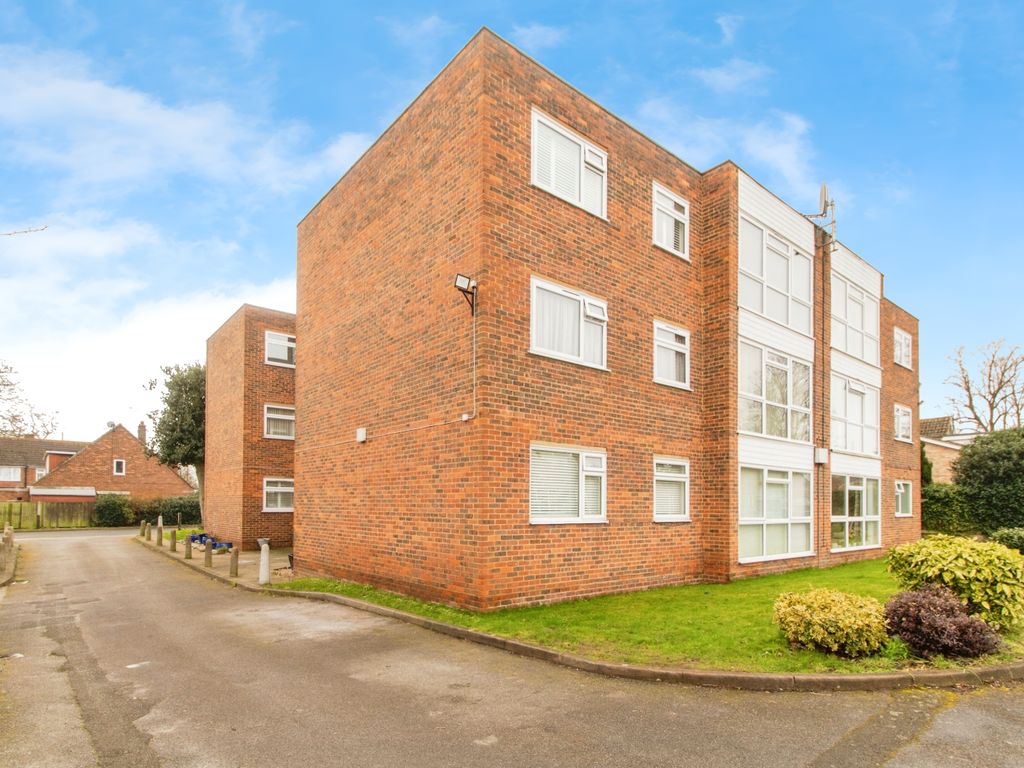 3 bed flat for sale in Essenden Road, Belvedere DA17, £240,000 Zoopla
