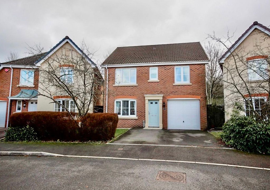 4 bed detached house for sale in Cwm Braenar, Pontllanfraith, Blackwood