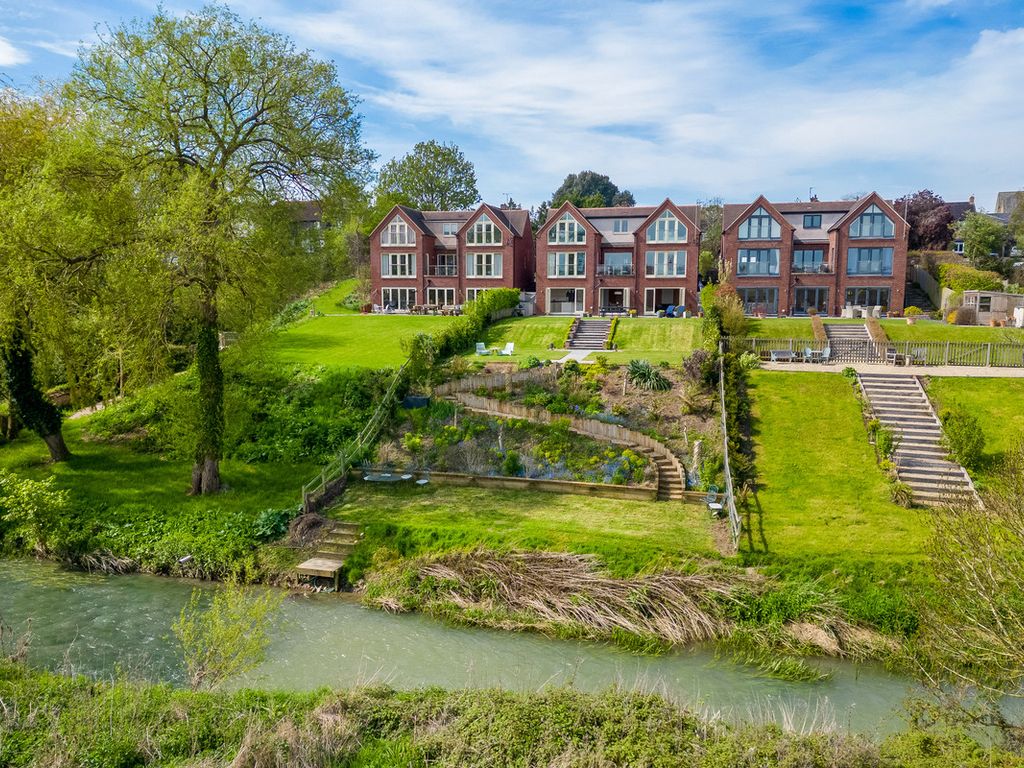 5 bed detached house for sale in StratfordUponAvon, Riverside