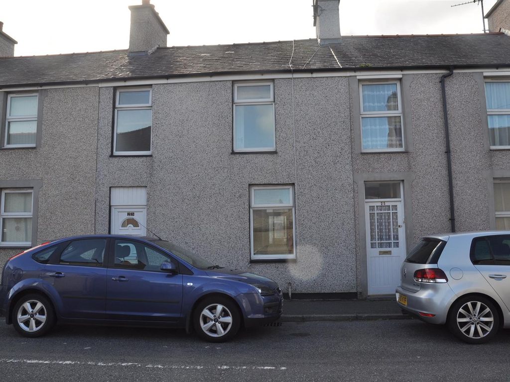 2 bed barn conversion to rent in Vulcan Street, Holyhead LL65, £2,817