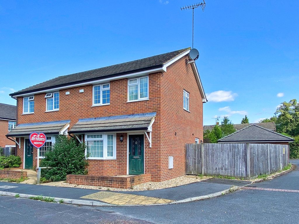 3 bed semidetached house to rent in Burrwood Gardens, Ash Vale