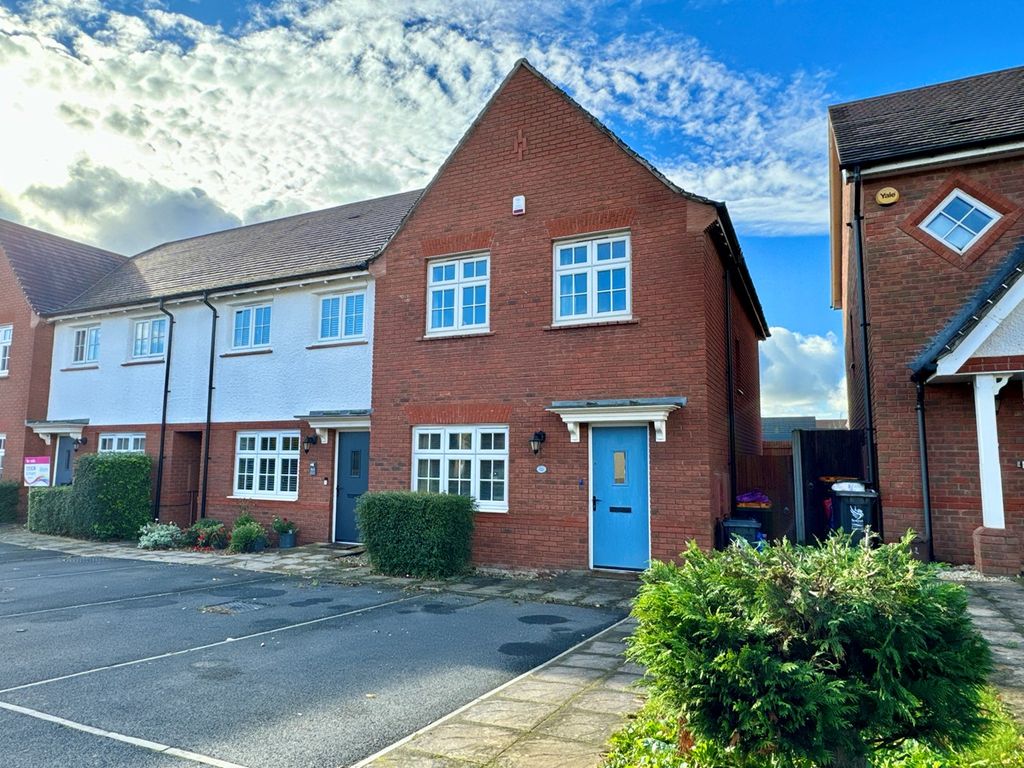 3 bed end terrace house for sale in Monmouth Castle Drive, Newport NP20