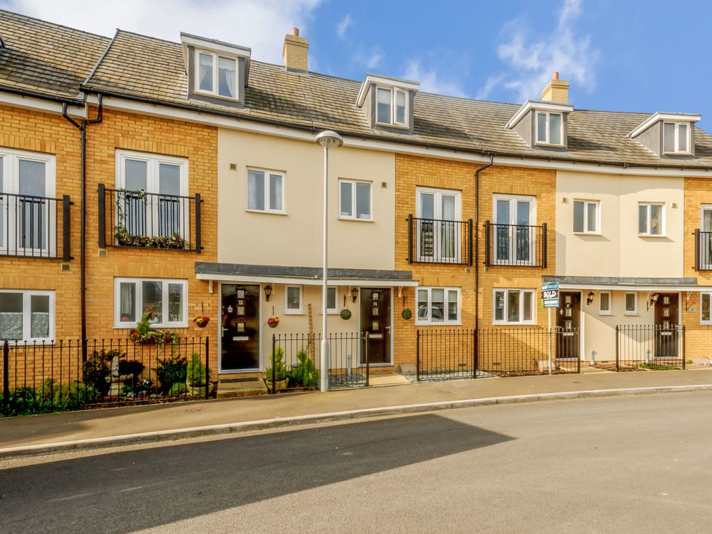 4 bed terraced house to rent in Jack Dunbar Place, Repton Park, Ashford