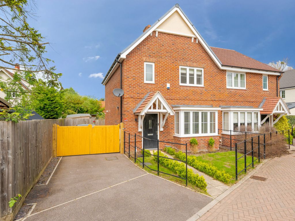 3 bed semidetached house for sale in Granta Mead Close, Newport
