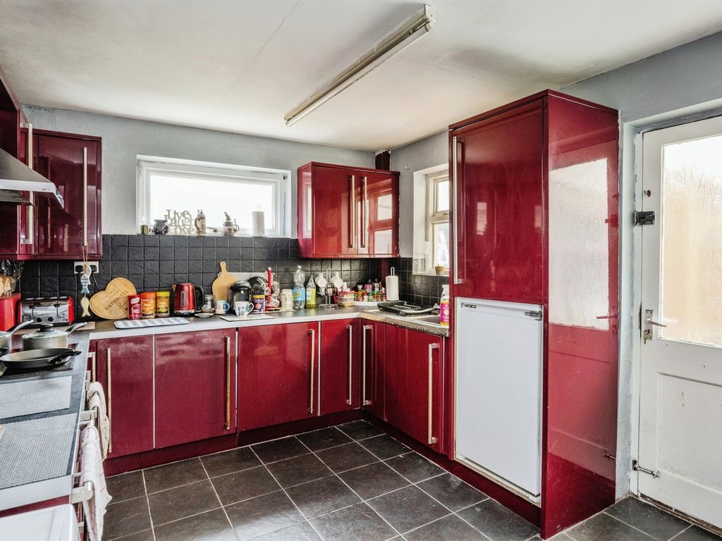 3 bed detached bungalow for sale in Intervalley Road, Banwen, Neath