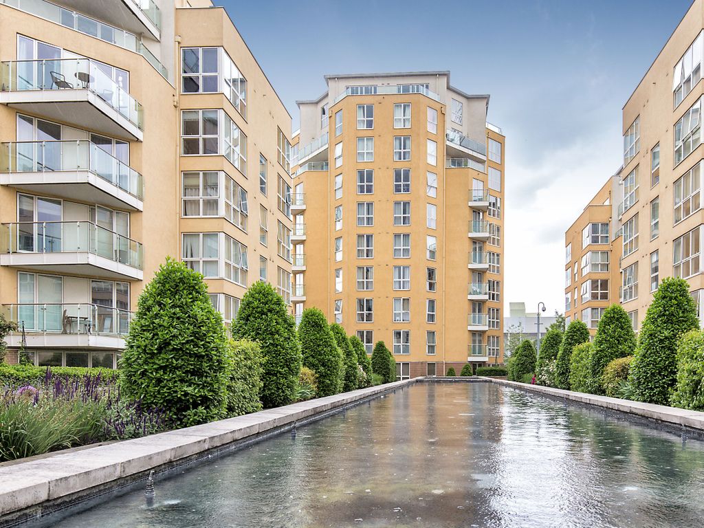 2 bed flat to rent in Water Gardens Square, London SE16, £2,350 pcm