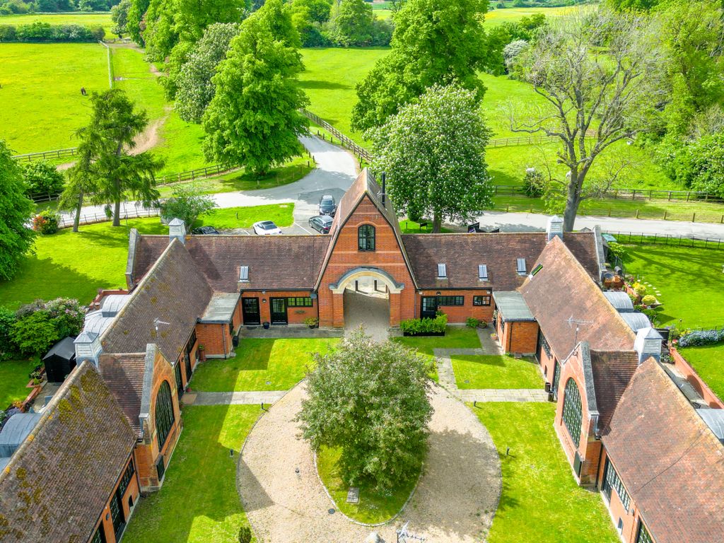 3 bed barn conversion for sale in The Courtyard, Park