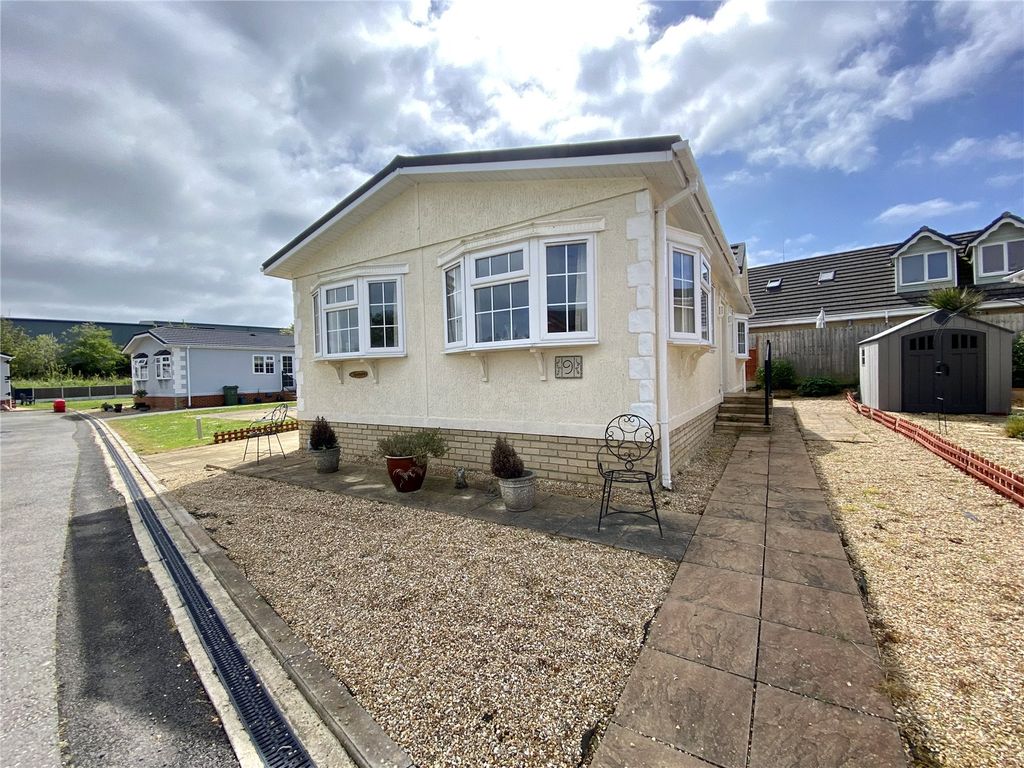2 bed mobile/park home for sale in Riverview Court, Avenue Road