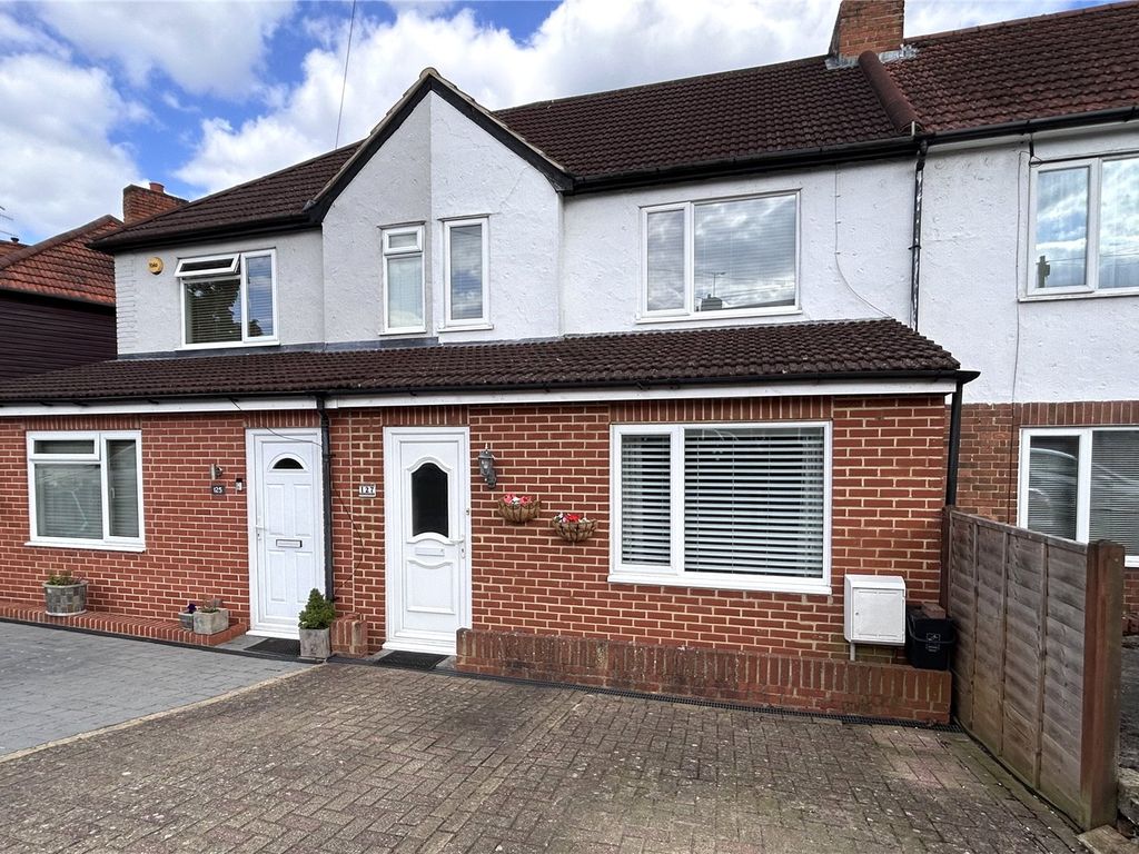 3 bed terraced house for sale in Roberts Road, Aldershot GU12, £340,000