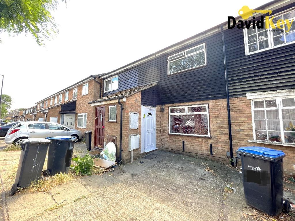 2 bed terraced house for sale in Wellington Avenue, London N9 Zoopla