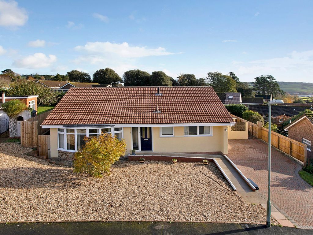 3 bed detached bungalow for sale in Grange Park,