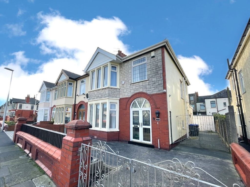 3 bed semidetached house for sale in Cornwall Avenue, North Shore FY2