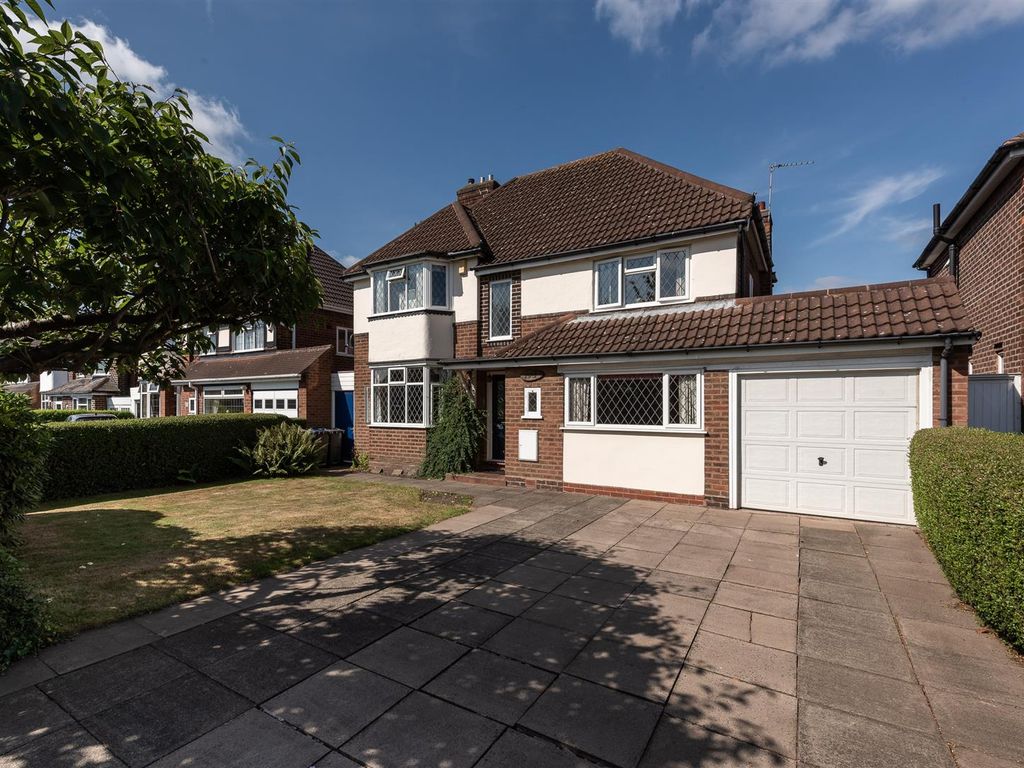 4 bed detached house for sale in Whitehouse Common Road, Sutton