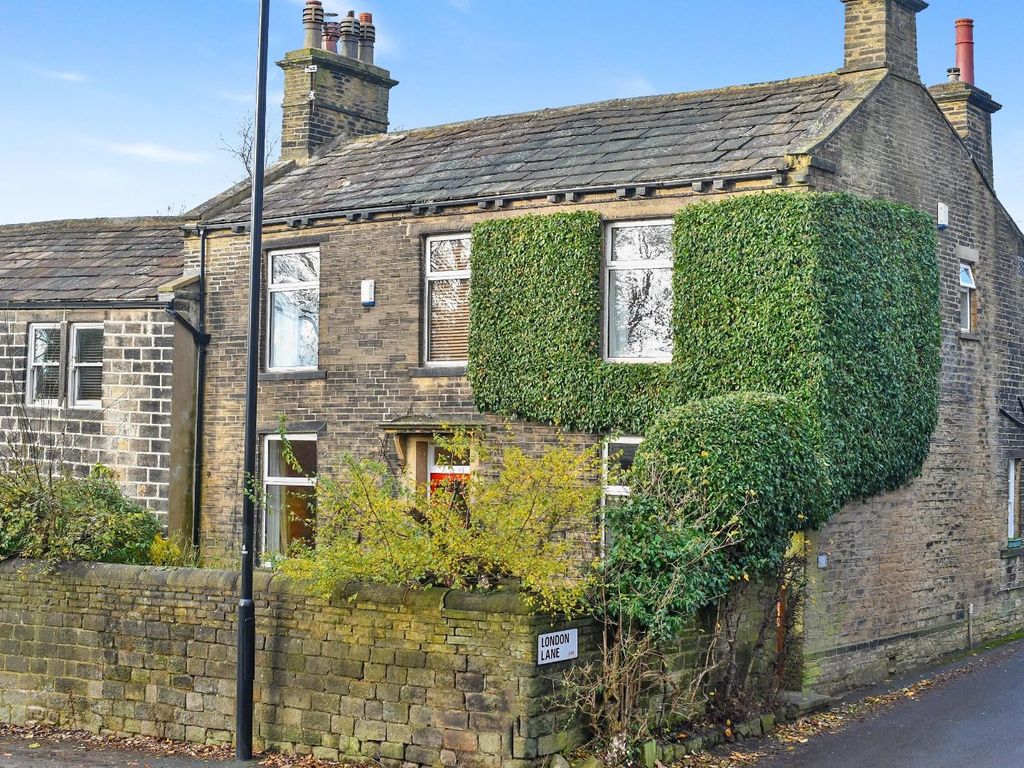 4 bed property for sale in Micklefield Lane, Rawdon, Leeds LS19, £