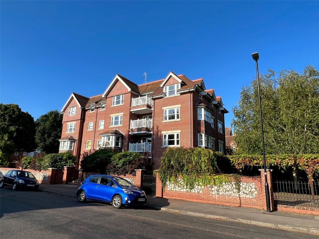 2 bed flat for sale in Granville Road, Lower Meads, Eastbourne BN20