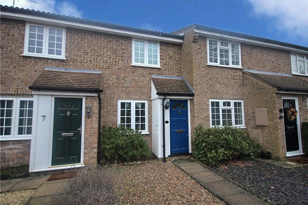 2 bed terraced house to rent in Thorncroft, Englefield Green, Surrey