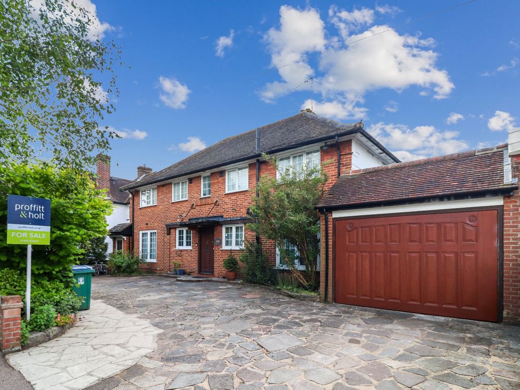 4 bed detached house for sale in Parkside Drive, Watford WD17, £