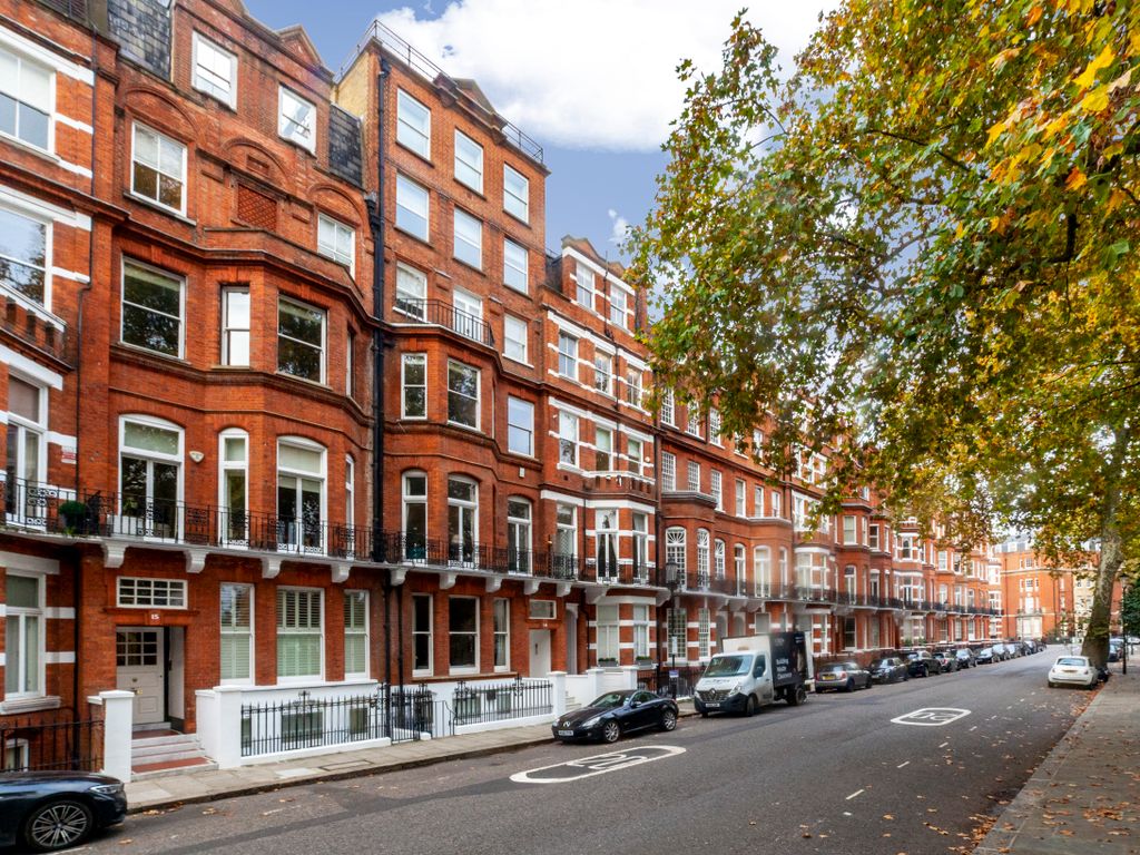 13 Egerton Gardens, London SW3