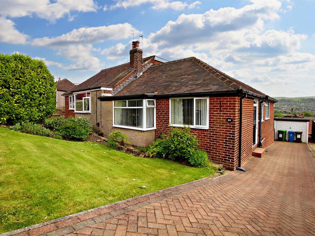 3 bed detached bungalow for sale in Cheviots Road, Shaw, Oldham OL2
