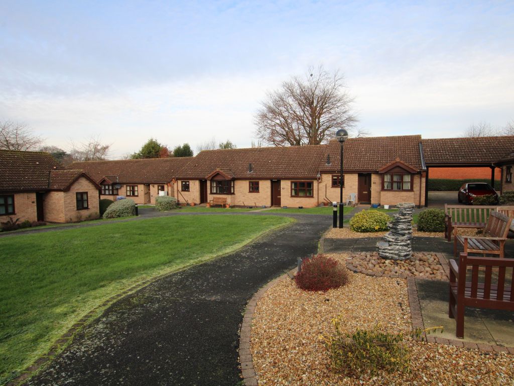 2 bed terraced bungalow for sale in Holly Green, Stapenhill, BurtonOn