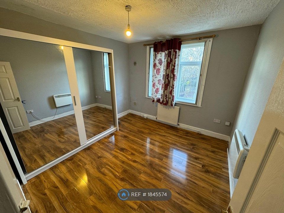 1 bed flat to rent in Lampton Road, Hounslow TW3, £1,300 pcm Zoopla