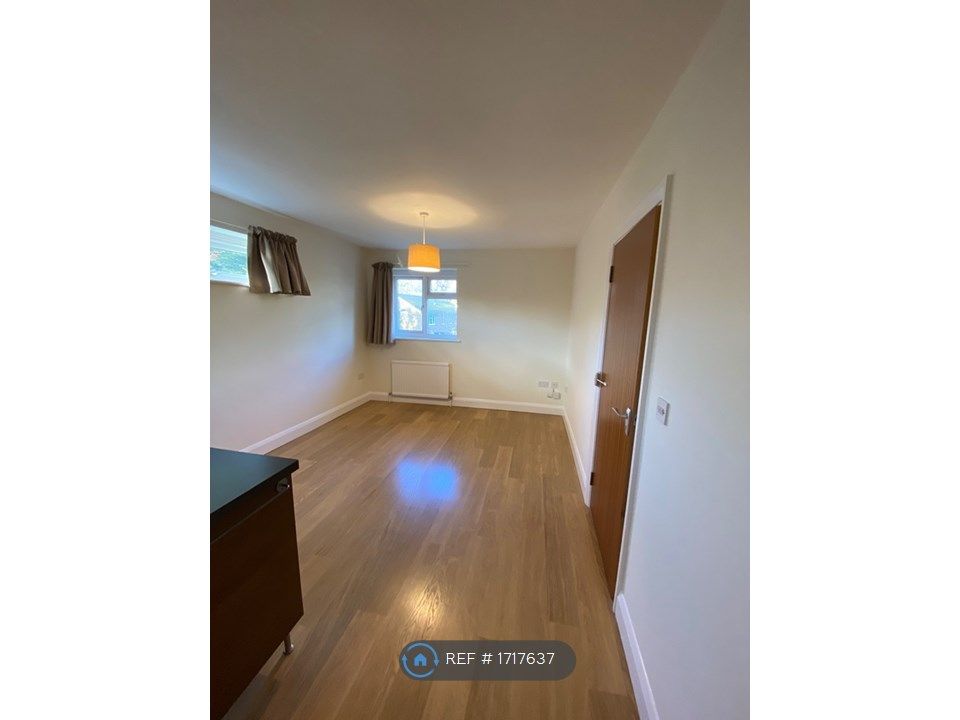 2 bed to rent in Marshalls Close, Epsom KT19 Zoopla