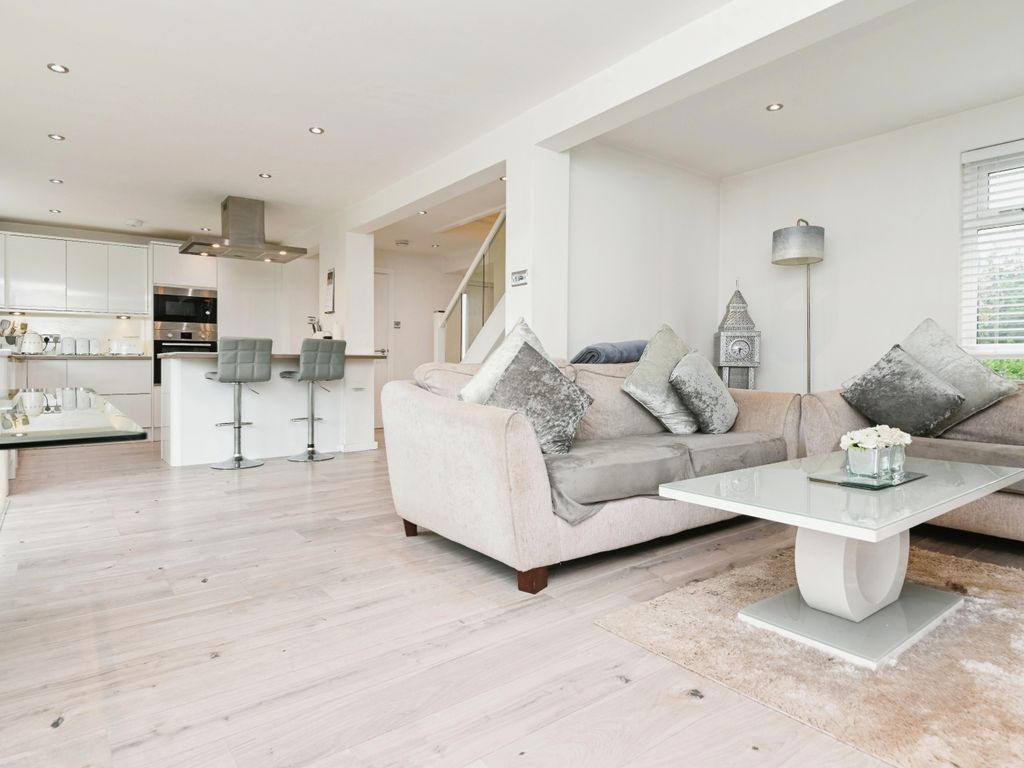 3 bed detached house for sale in Reigate Avenue, ClactonOnSea, Essex