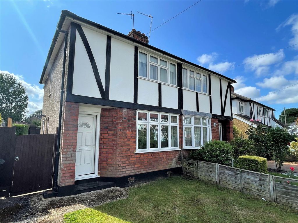 2 bed property for sale in Bois Hall Road, Addlestone KT15 Zoopla