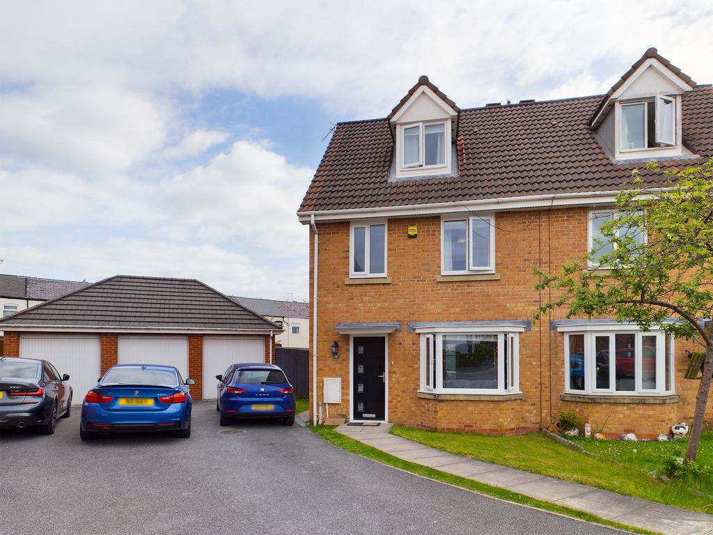 3 bed semidetached house for sale in Crompton Way, Lowton, Warrington