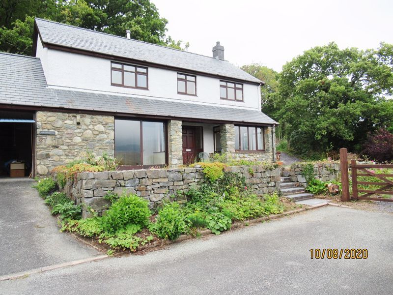 3 bed detached house to rent in Pencefn Road, Dolgellau LL40, £1,250