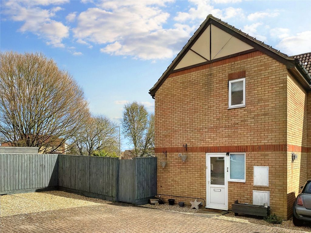 2 bed end terrace house for sale in Camden Close, Swindon, Wiltshire
