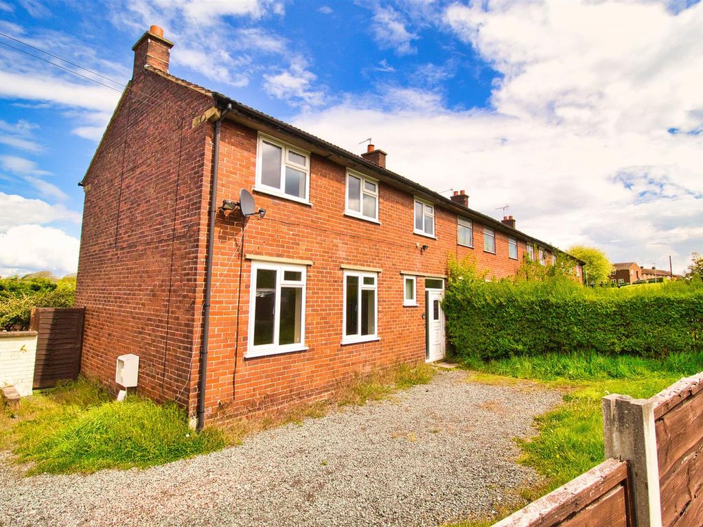3 bed semidetached house for sale in Farm Road, Weaverham, Northwich