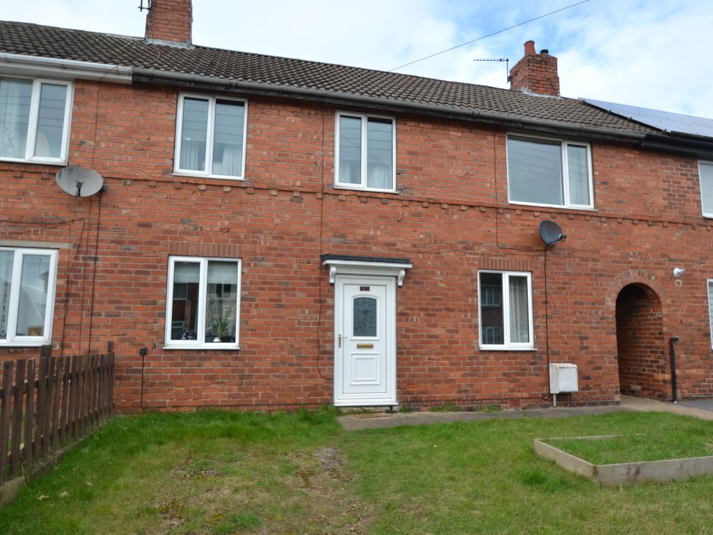 3 bed terraced house for sale in Walton Road, Upton, Pontefract WF9, £