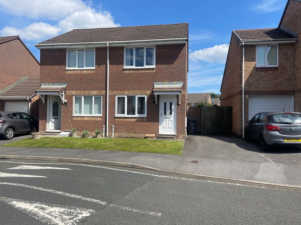 2 bed semidetached house for sale in Shoemaker Close, Brynmawr, Ebbw