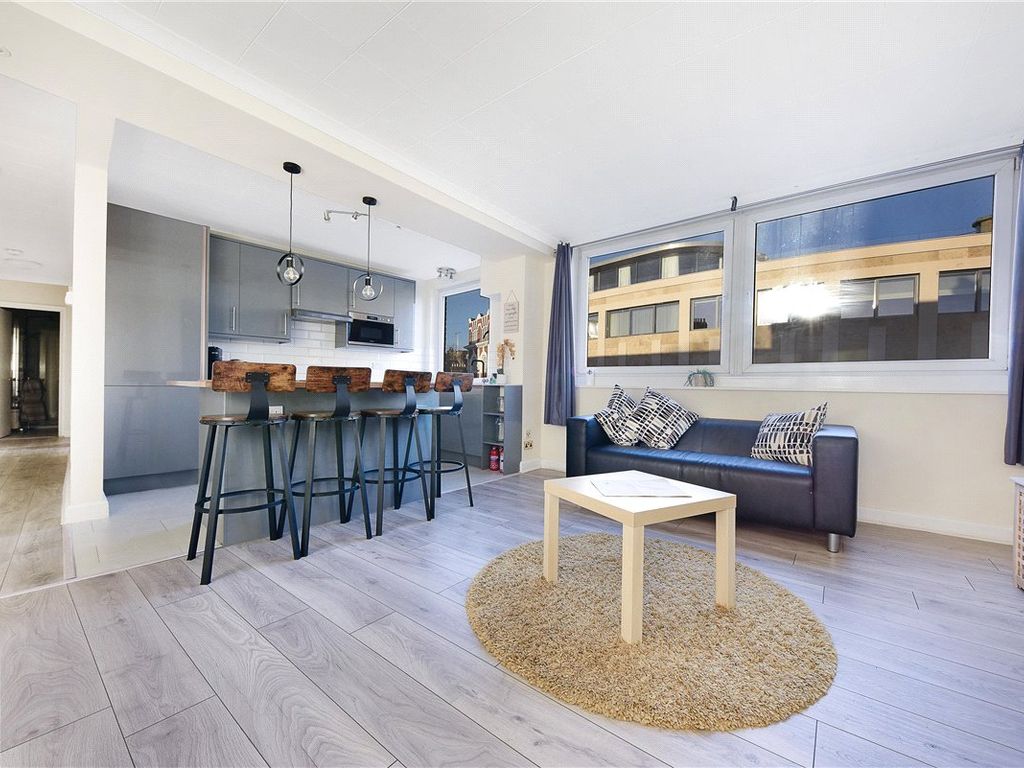 2 bed flat to rent in Kensington Church Street, Kensington W8, £3,000