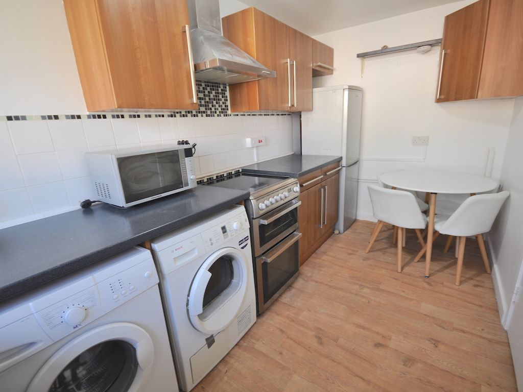 4 bed flat to rent in Crayford Road, Camden Road, Kentish Town, Tufnell Park, Holloway, Ucl