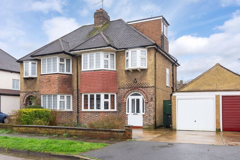 4 bed semidetached house for sale in Glebe Gardens, New Malden KT3, £