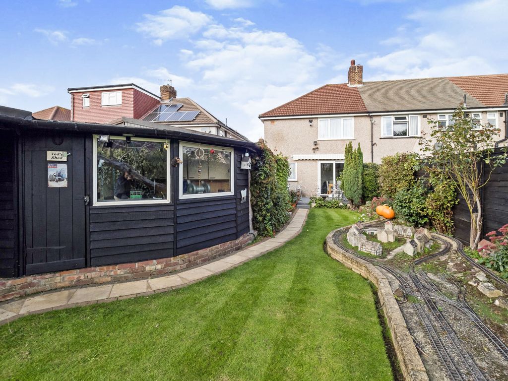 3 bed end terrace house for sale in Carnforth Gardens, Hornchurch RM12 Zoopla