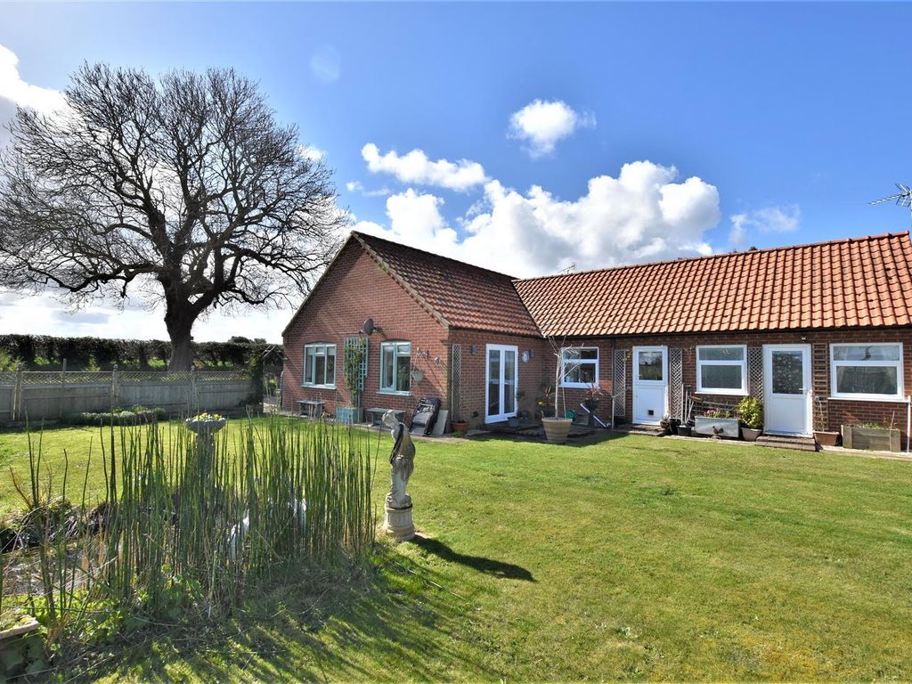 4 bed detached bungalow for sale in Rectory Road, Edingthorpe, North