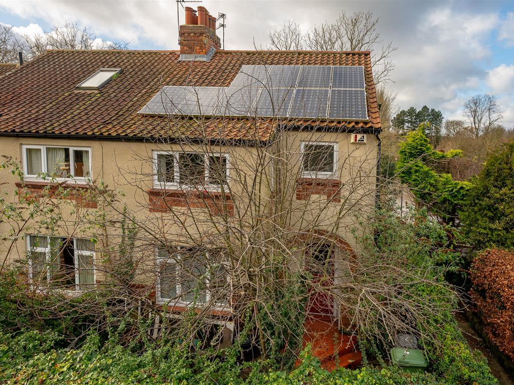 3 bed semidetached house for sale in Grange Garth, Fishergate, York