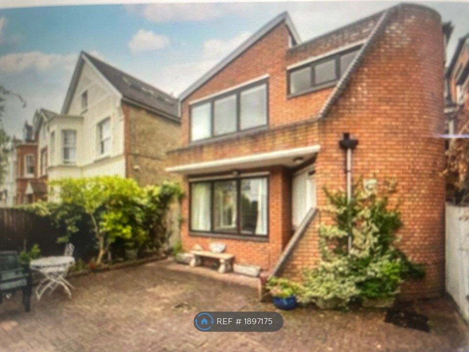 2 bed detached house to rent in Dryburgh Road, London SW15, £2,252 pcm