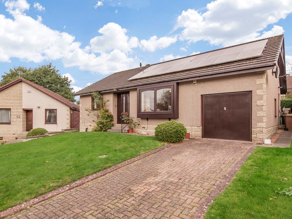 3 bed detached bungalow for sale in Hogarth Drive, Cupar KY15, £265,000