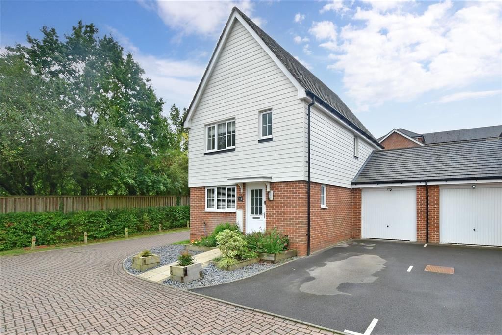 3 bed linkdetached house for sale in Roman Lane, Southwater, Horsham