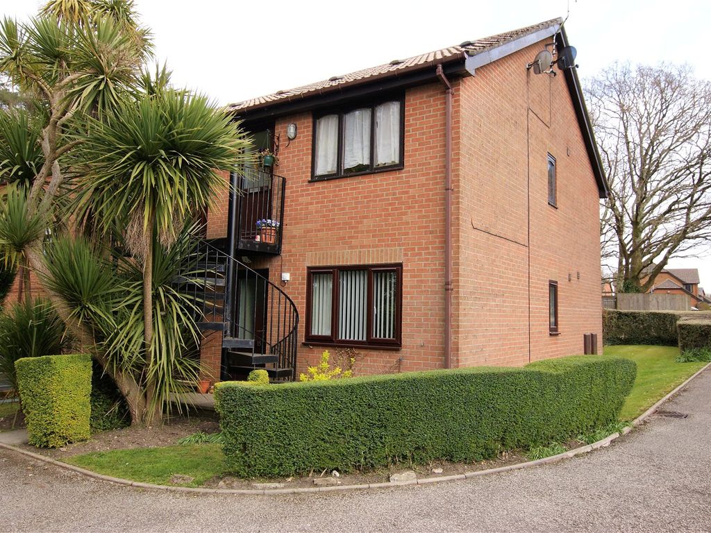1 bed flat to rent in Froud Way, Corfe Mullen, Wimborne, Dorset BH21