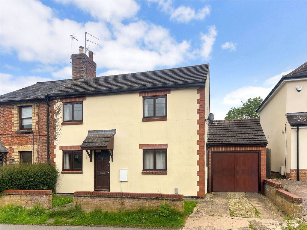 3 bed semidetached house to rent in High Street, Silverstone